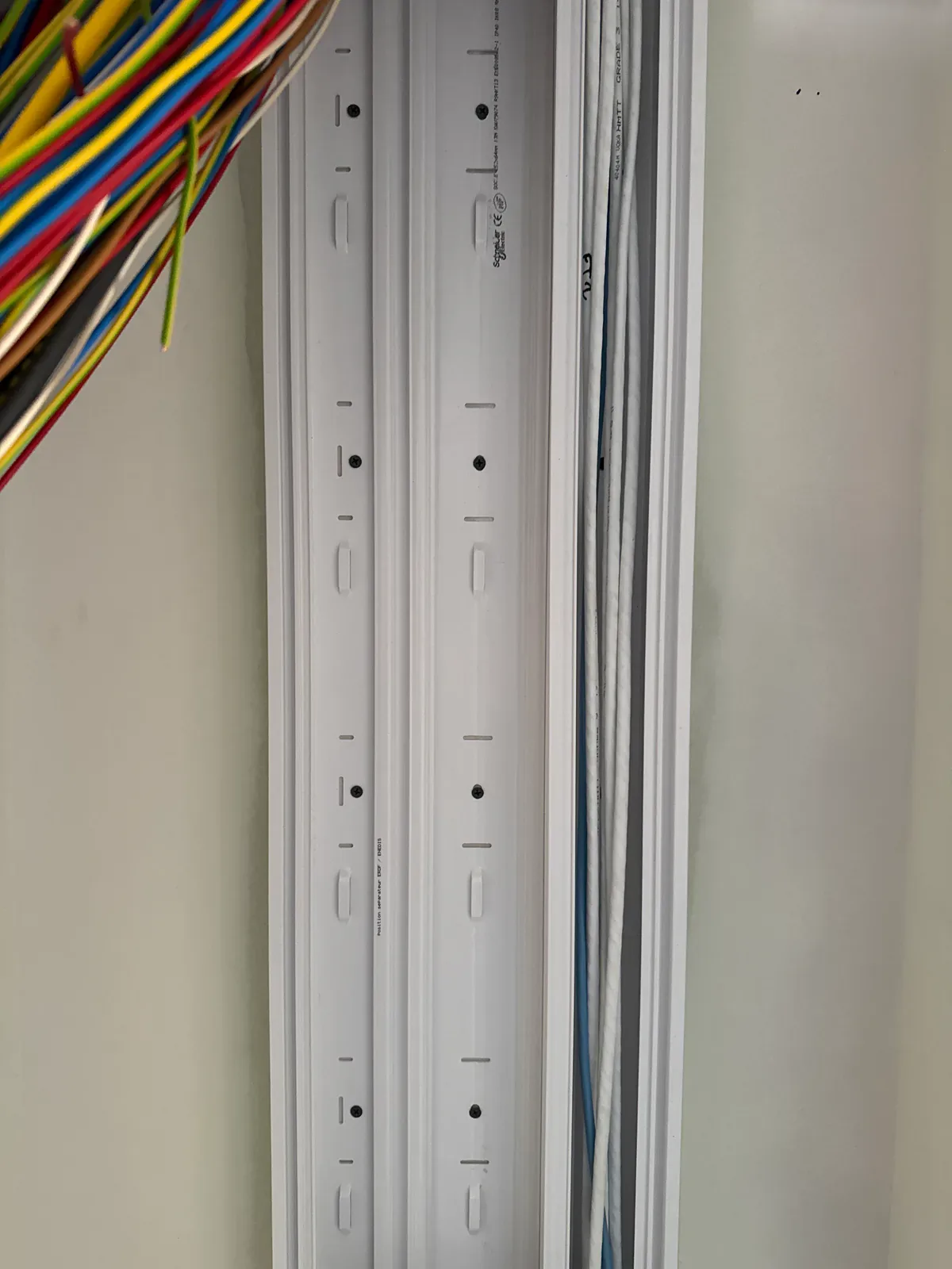 GTL Schneider Electric en préparation dans une maison neuve à Nantes